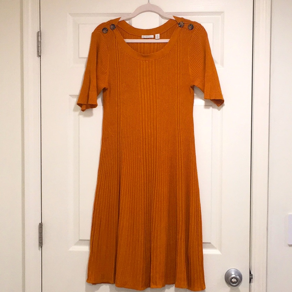 Women’s mustered/gold colored dress